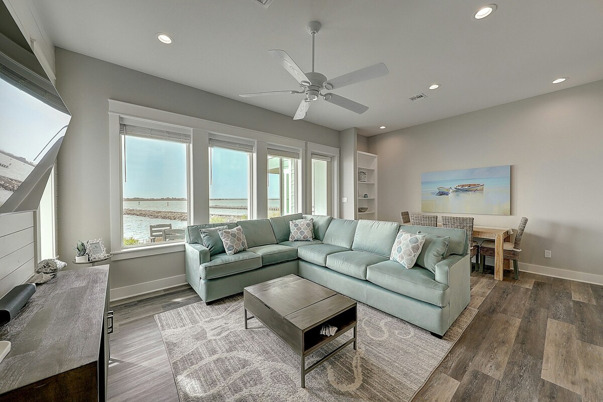 Luxe 2BR Bayview | Pool | Dock | Balcony