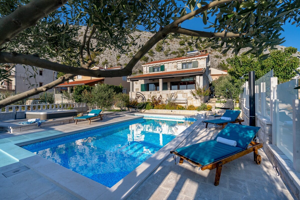 Villa runje stone beauty with heated pool