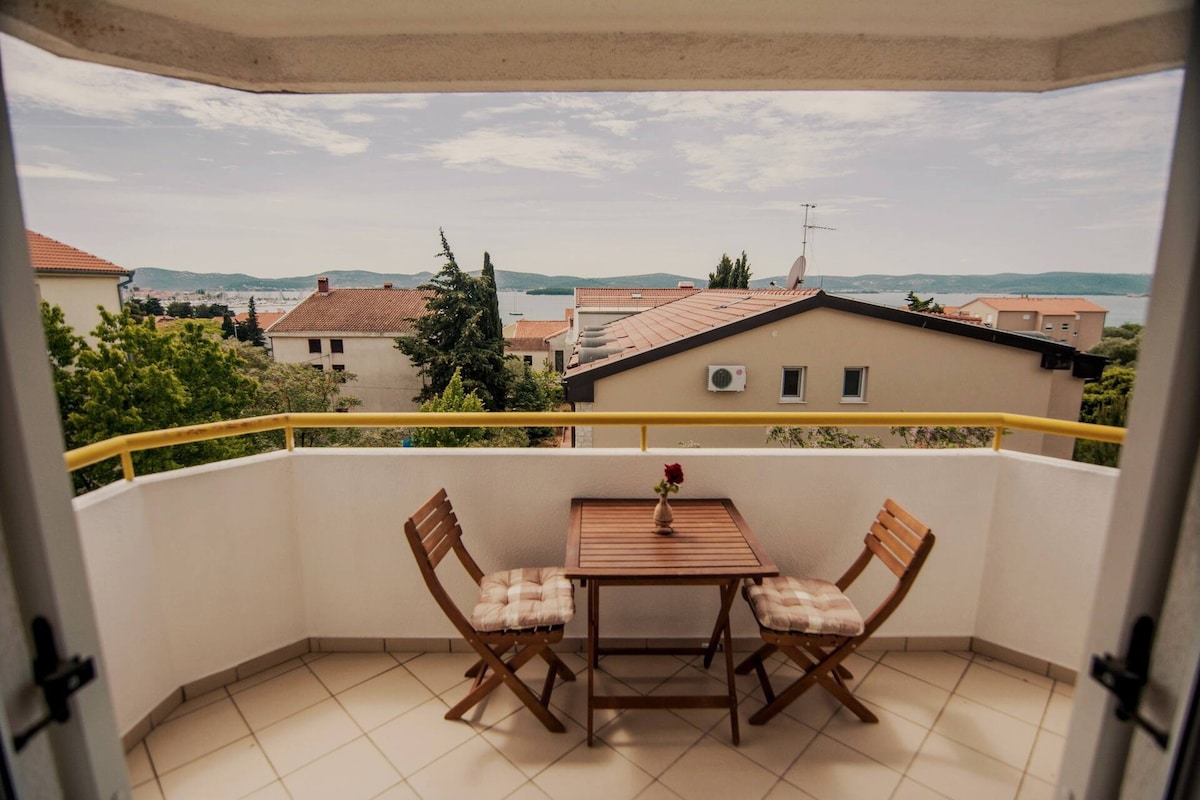 Ljiljana - Apartment with a partial sea view