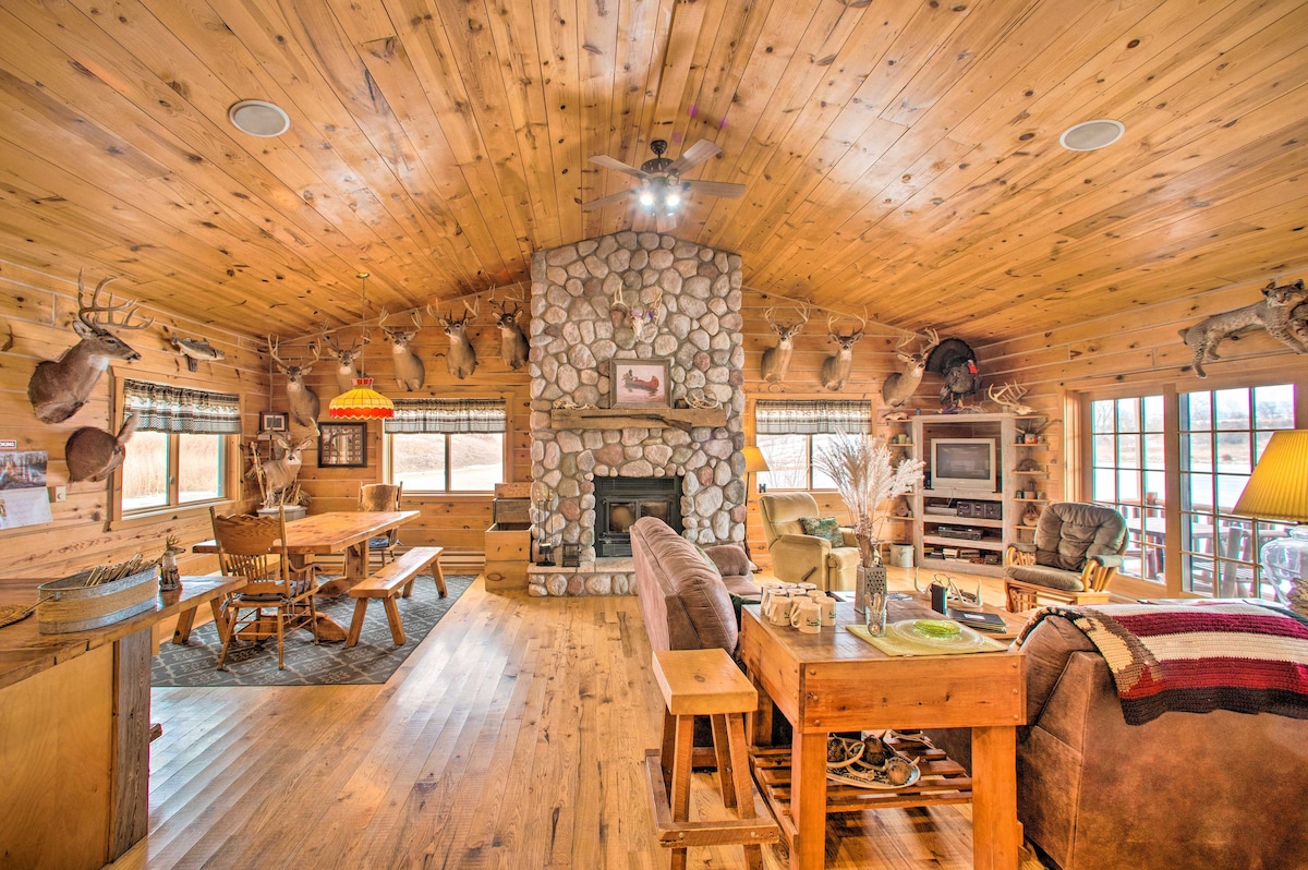 ‘The Lodge’ in Powersville w/ Game Room & Fire Pit