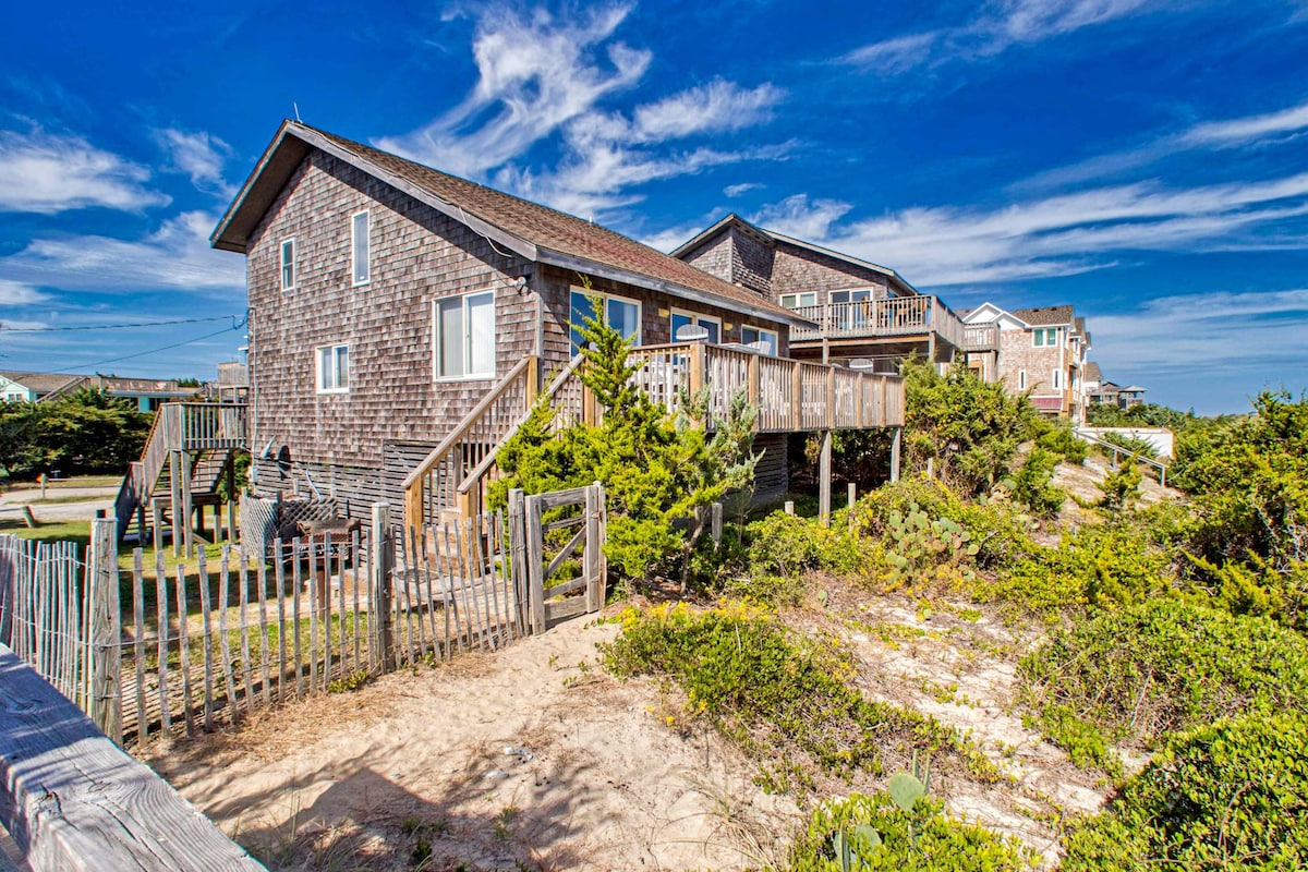 Gorgeous 3BR Oceanfront | Balcony | W/D