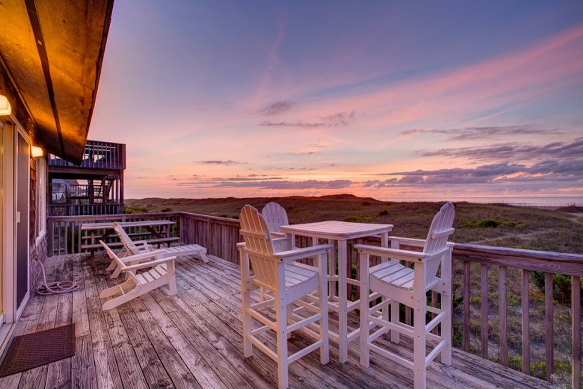 Gorgeous 3BR Oceanfront | Balcony | W/D