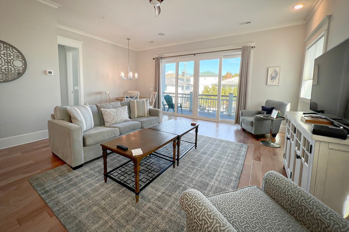 3br/3ba ocean view condo w/ elevator.