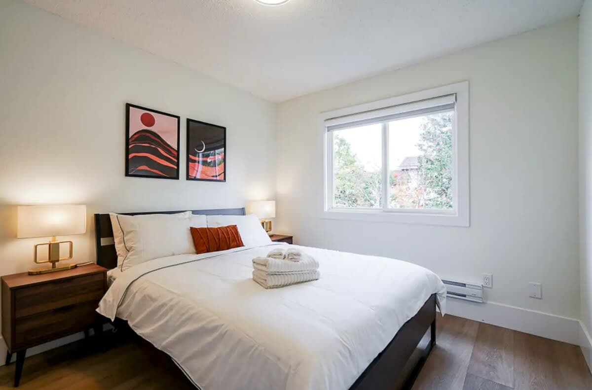 Modern Suite | Downtown Surrey | Free Parking