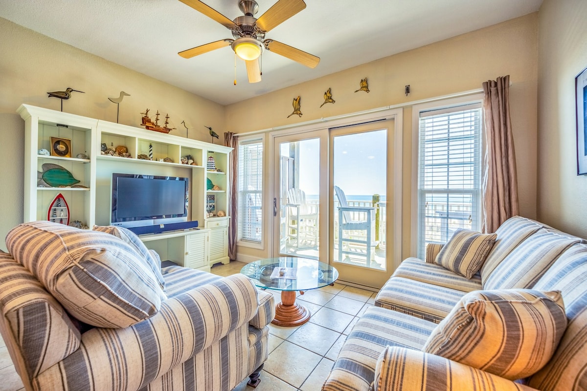 Lovely 2BR Oceanfront | Balcony | Pool