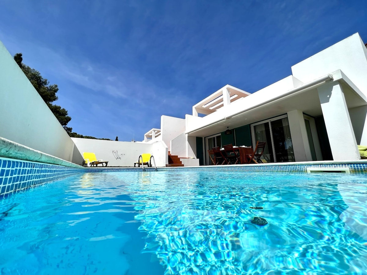 Prainha Algarve Villa With Pool by Homing