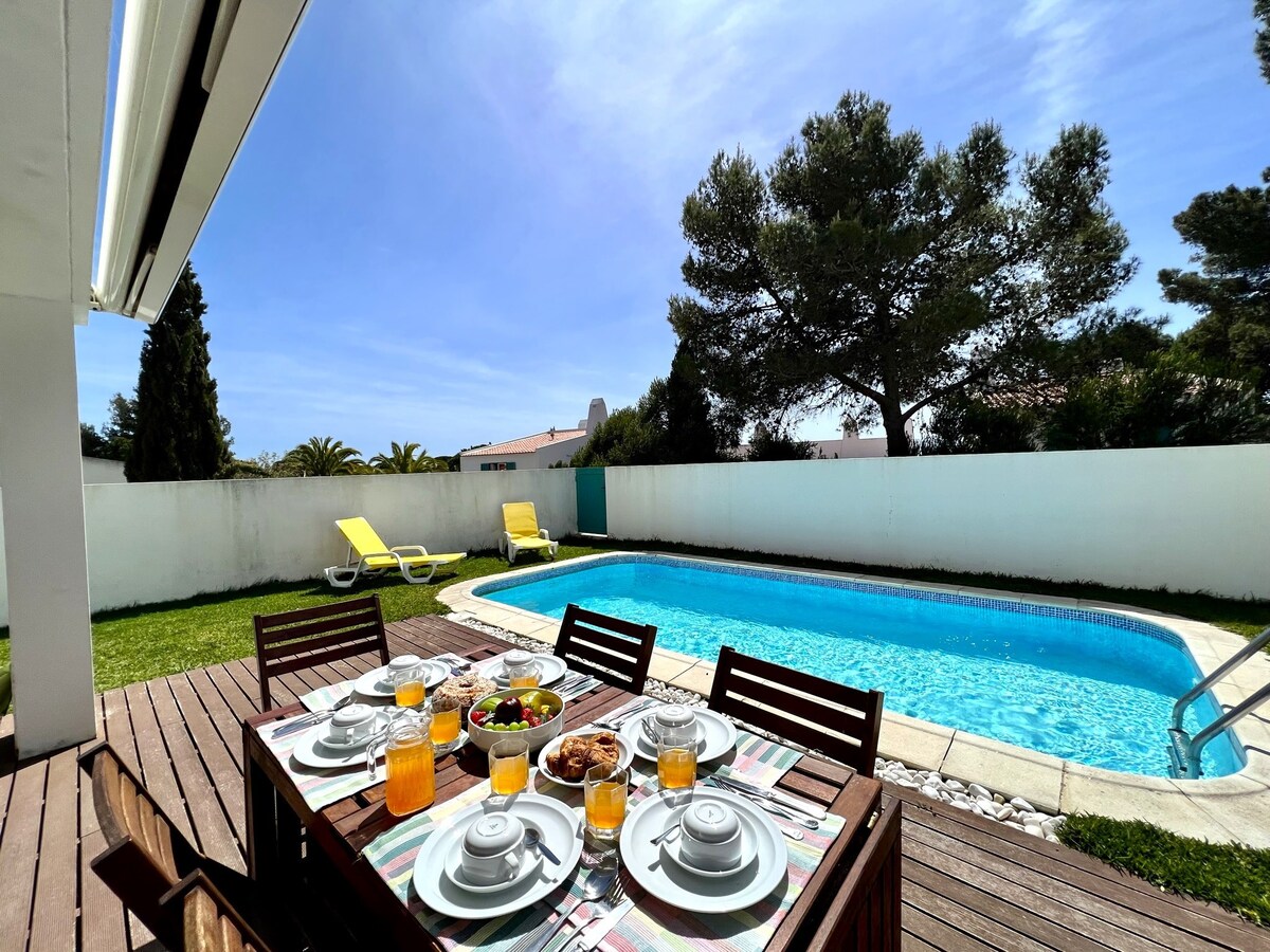 Prainha Algarve Villa With Pool by Homing