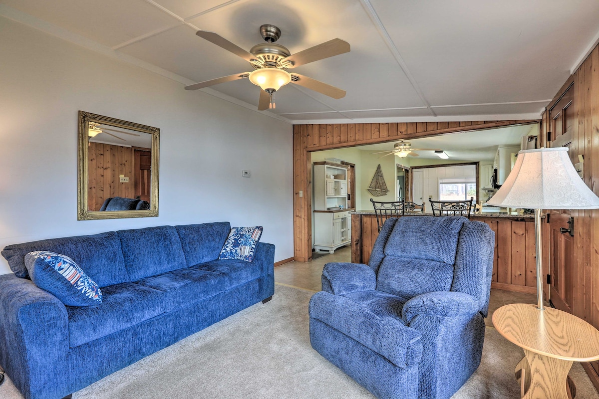 Lake Sinclair Cottage with Deck & Boat Dock!