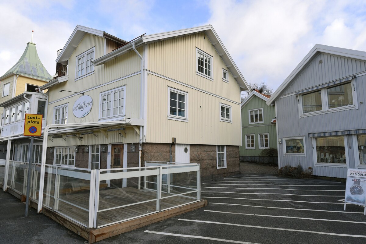 Modern apartment with front row location in Grebbestad.