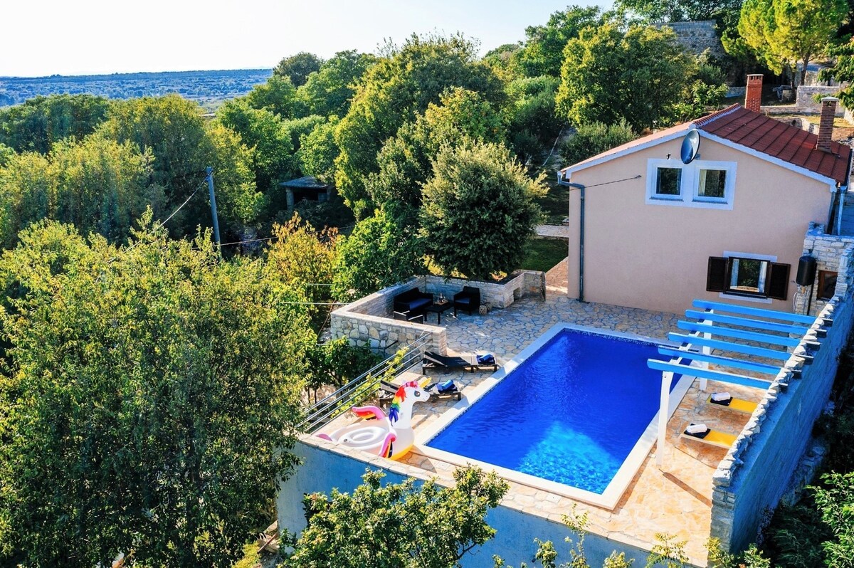 Poolincluded - Villa Korlat