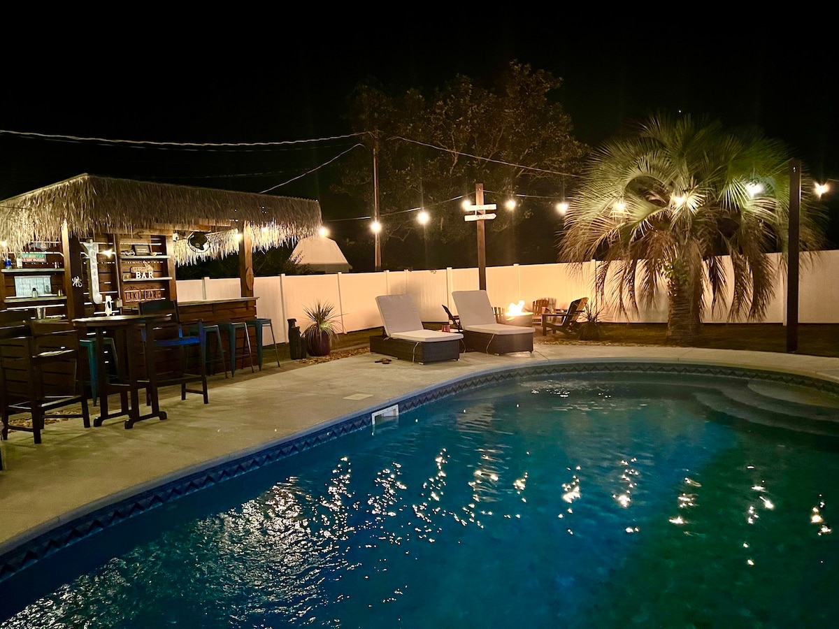 The Oasis - Heated POOL - Tiki Bar - Beach Life!