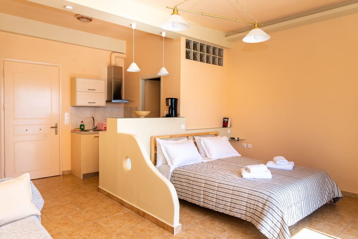 Sitia Old Port studio - 3min walk to beach - AC -