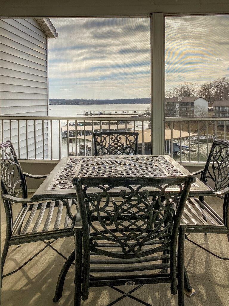 Pool | WiFi | Lake Front| Sleeps 6 | MM 13 (631AB)