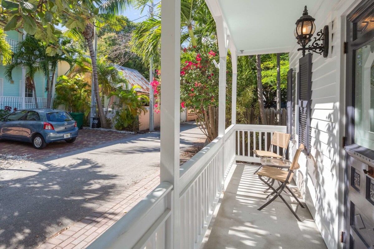 Lil' Bit | Adorable "Conch" Home on Quiet Street!