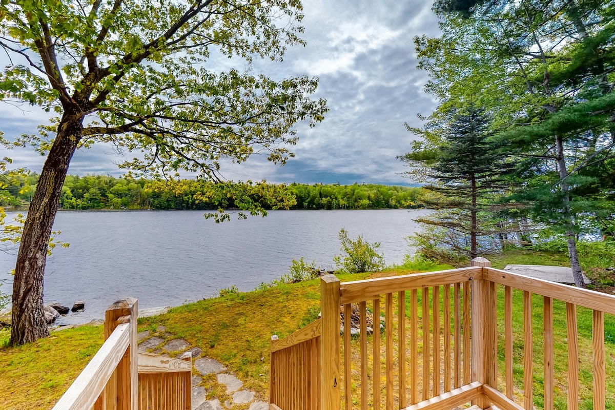 3BR Lakefront | Dog Friendly | Dock | Woodstove