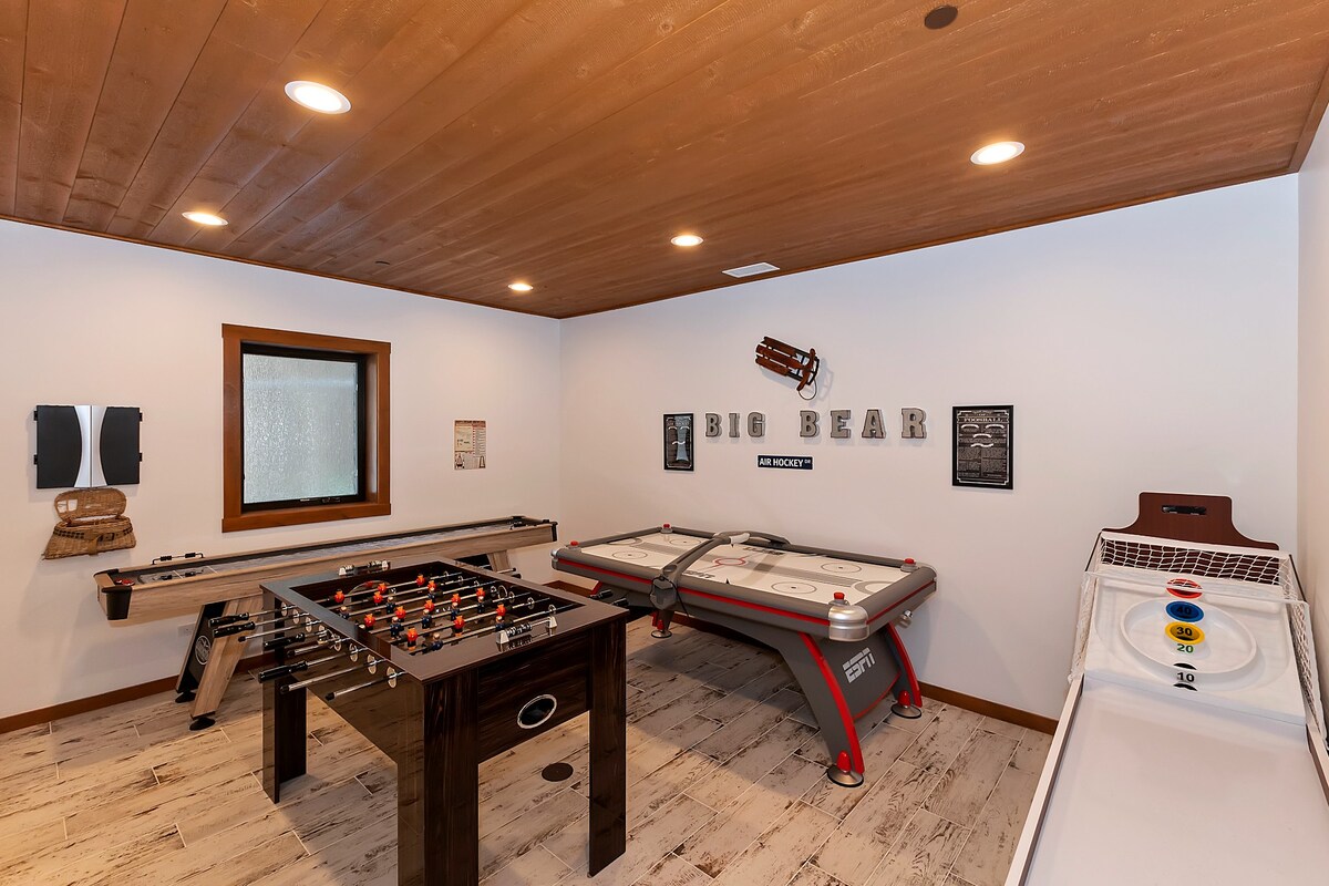Above and Beyond: Movie Theater,Game Room,Hot Tub!