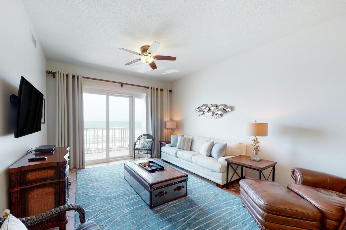 2BR Oceanfront | Fast WiFi | Pool | Hot Tub | W/D