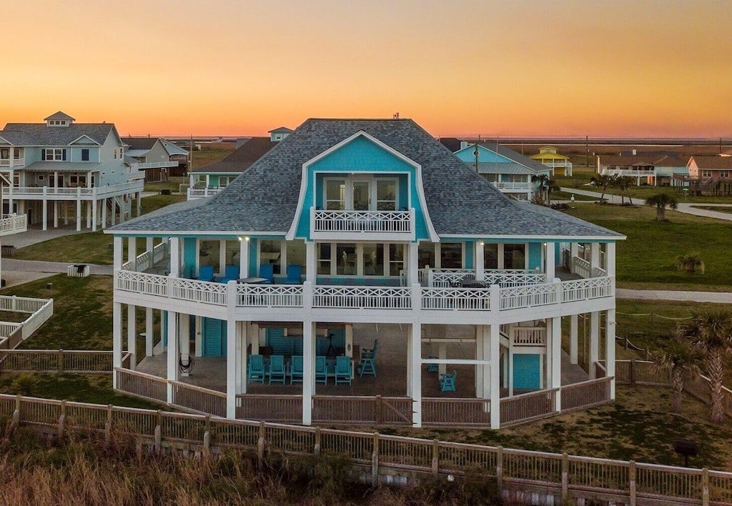 WOW! Luxury Beachfront Oasis w/ Ocean Views