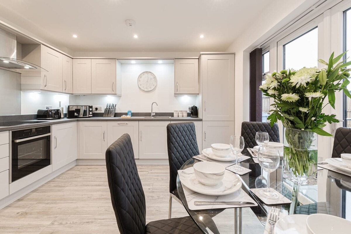 Tannery House | 3 Bedrooms, Parking, Wi-Fi
