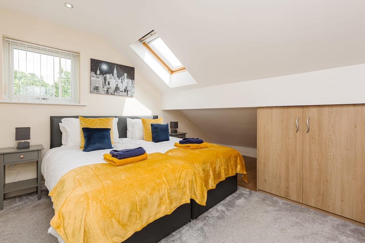 Oxheys House | 5 Bedrooms Contractors Parking