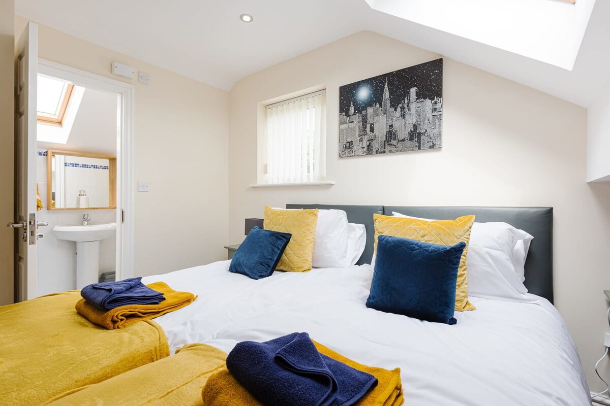 Oxheys House | 5 Bedrooms Contractors Parking