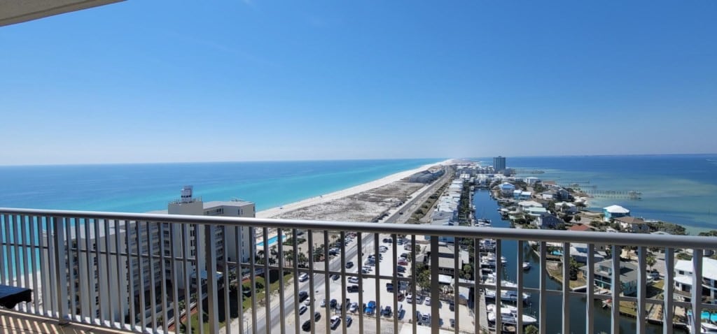 Penthouse on 17th floor -Large 4 Bedroom with Gulf