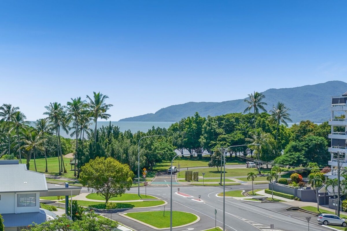 Belle Escapes - Waterview Penthouse, Cairns City 404 The Edge