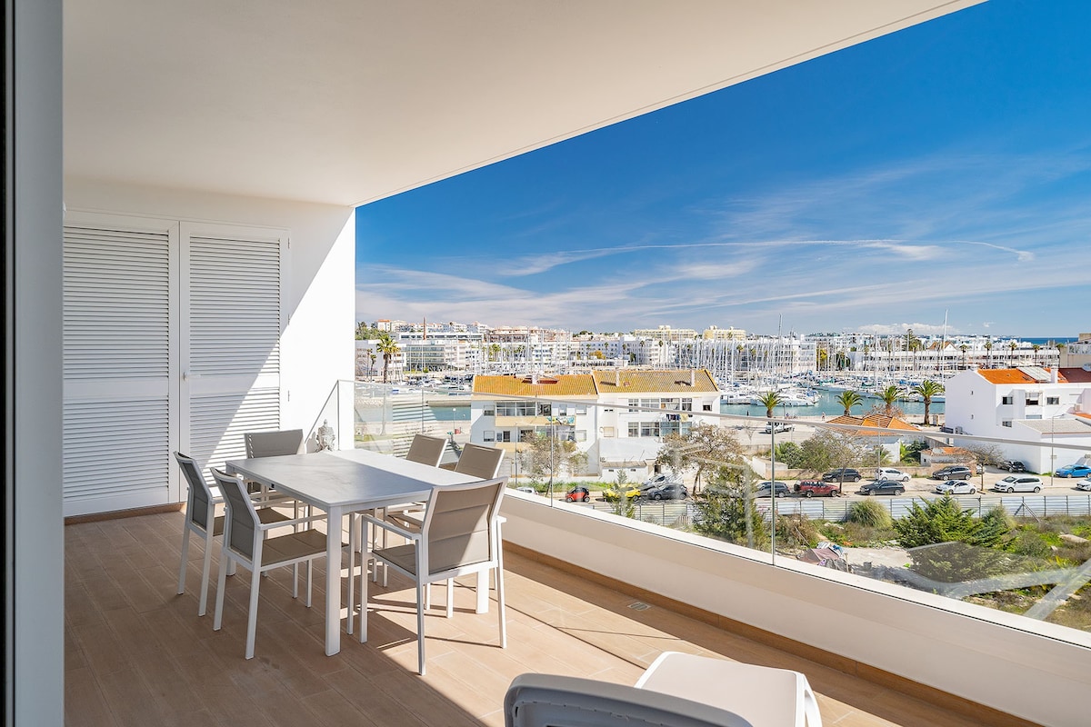 Luxury marina view apartment, close to the beach b