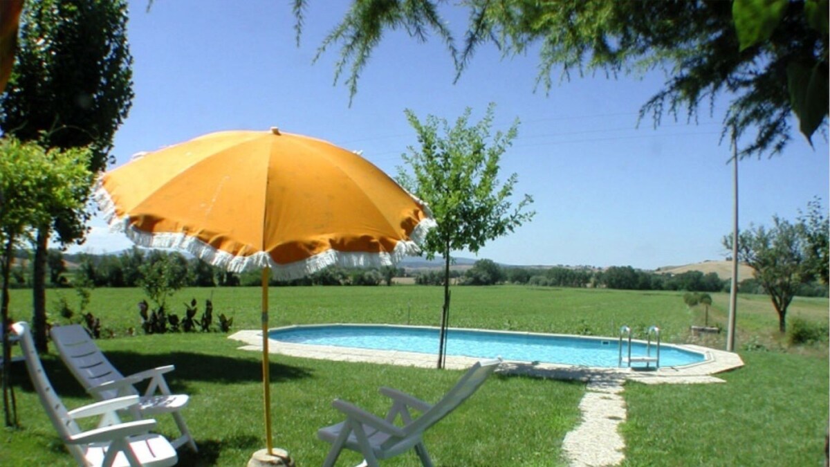 Casalunga, beautiful farmhouse with swimming pool