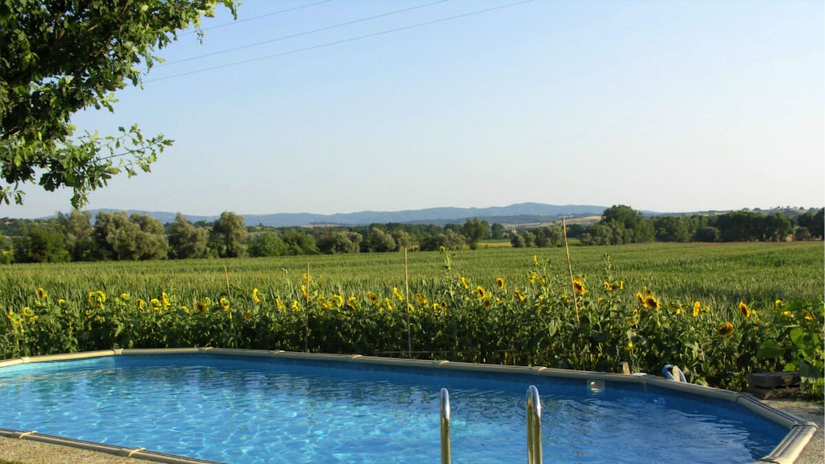 Casalunga, beautiful farmhouse with swimming pool