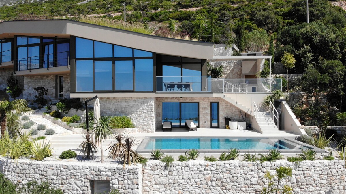 Luxury Villa Bevel with Pool