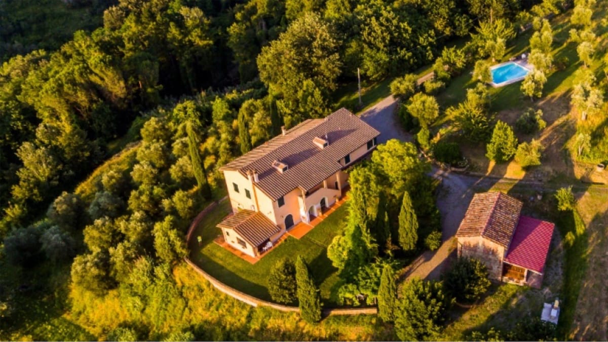 Podere Torre, independent residence with 3 apartme