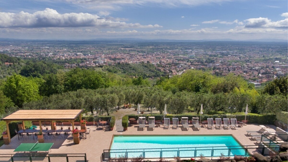 Superb villa at short distance from Montecatini. P