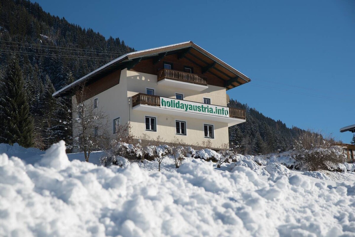 10-Bedroom House near Obertauern for 30 people