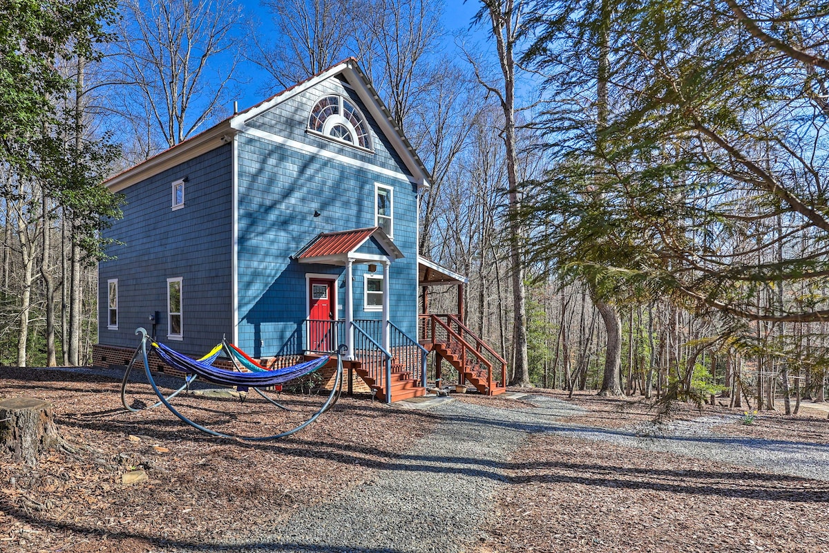 Yadkin Valley Cabin Retreat w/ Deck, Fire Pit