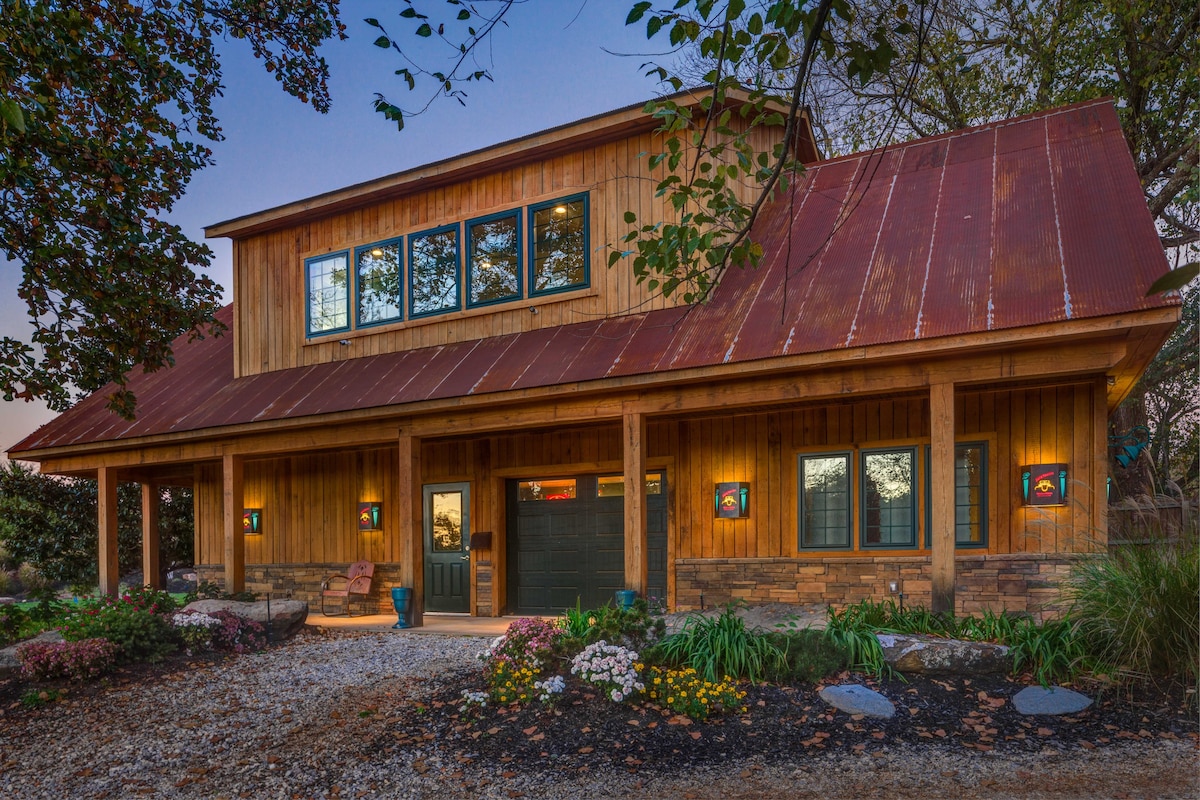 Falling Water Chalet: Near Bike Trails!