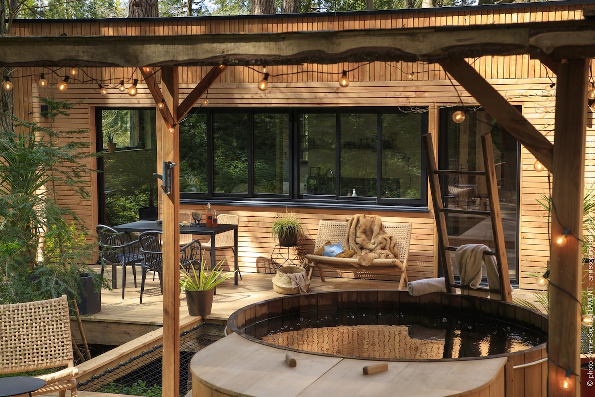 Le Refuge-Log Cabin-Luxury-Mobility bath-Woodland