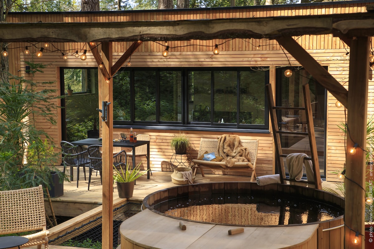 Le Refuge-Log Cabin-Luxury-Mobility bath-Woodland