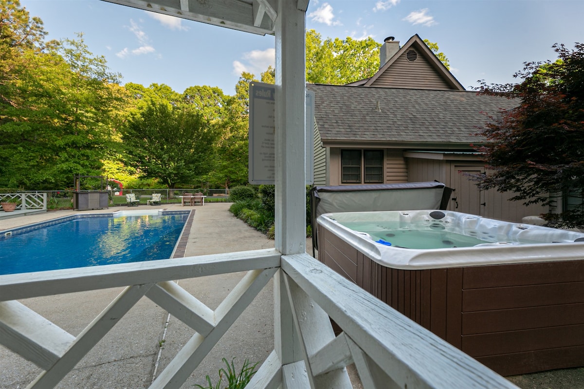 Poolside Escape - Luxurious Home w/Private Pool