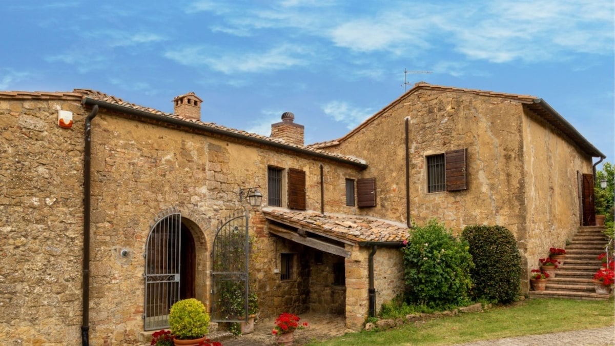 Splendid Villa in Val d'Orcia with private pool