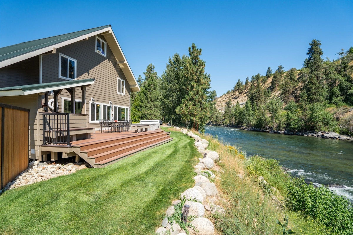 Leavenworth River Haus - Your River Residence