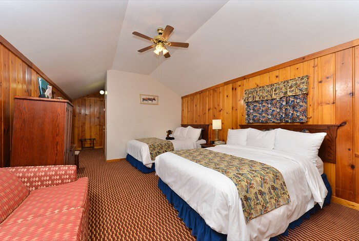 Charming Cabin Setting! Outdoor Pool, Free Parking