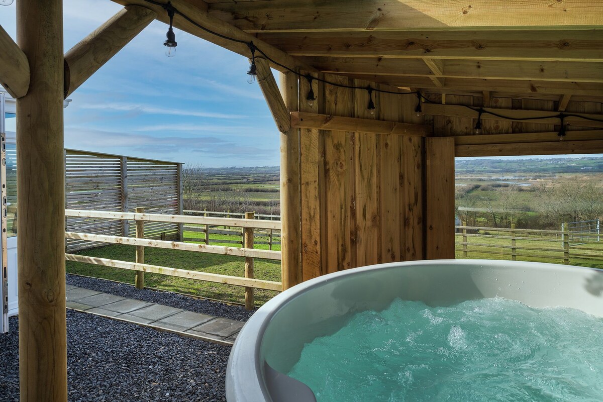 Willow Cottage -热水浴缸、羊驼和景观！