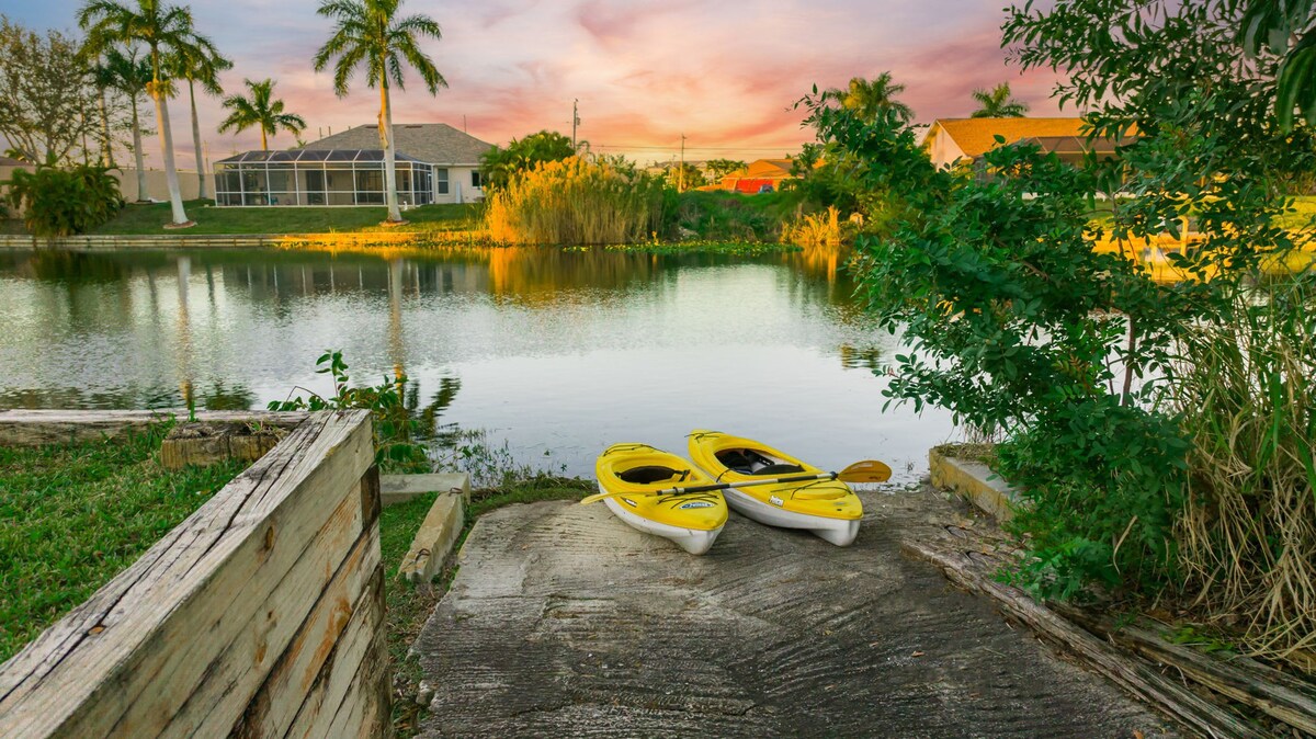 Waterfront Paradise w/ HTD Pool, Kayaks & Games