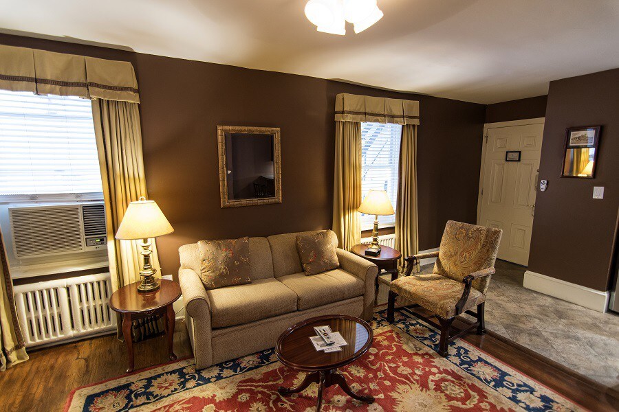 La Reserve Bed & Breakfast - Saratoga Executive Suite