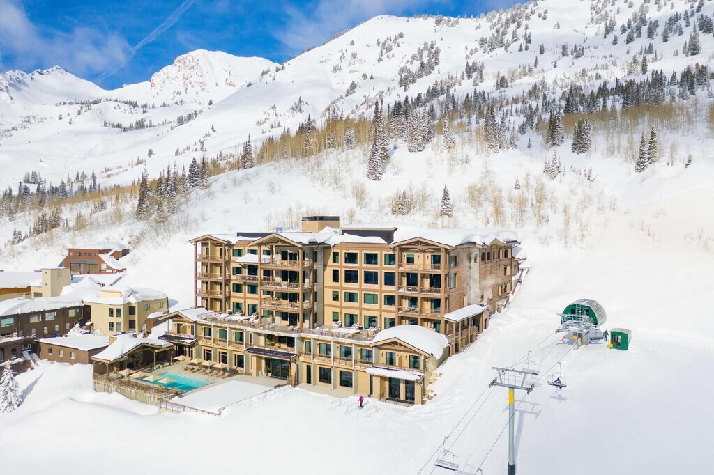 4 Units for Perfect Vacation! Ski-in, ski-out!