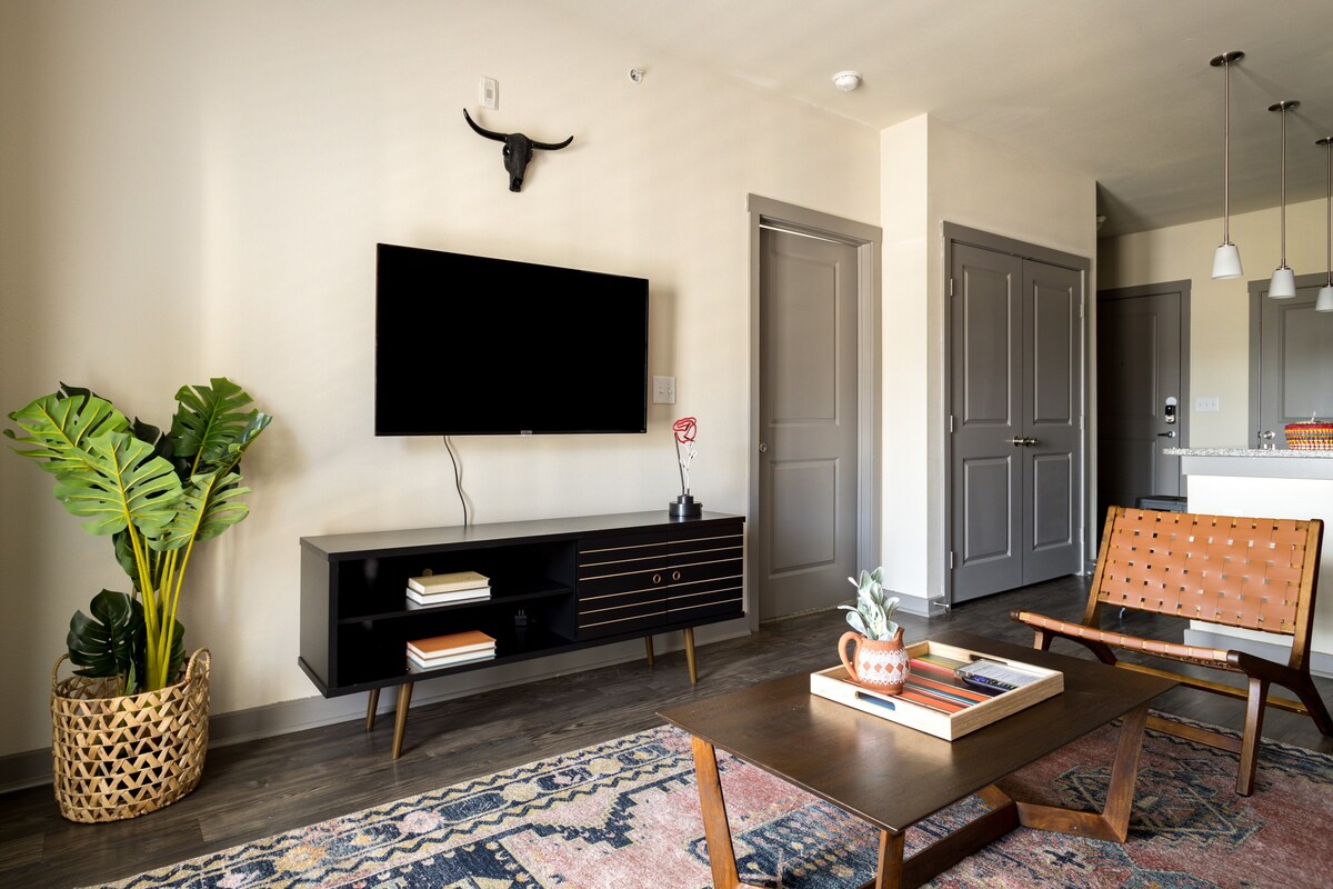 WanderJaunt | Karma | 1BR | Alamo Heights