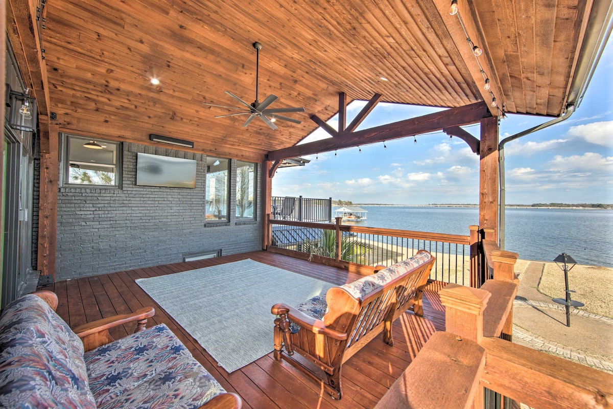 Cedar Creek Home w/ Boat Lift, Fire Pit + Views!