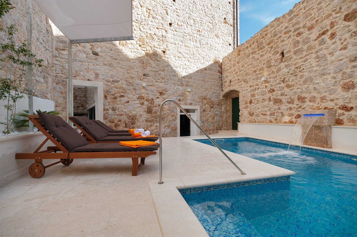 Luxury Villa Old Story with Pool