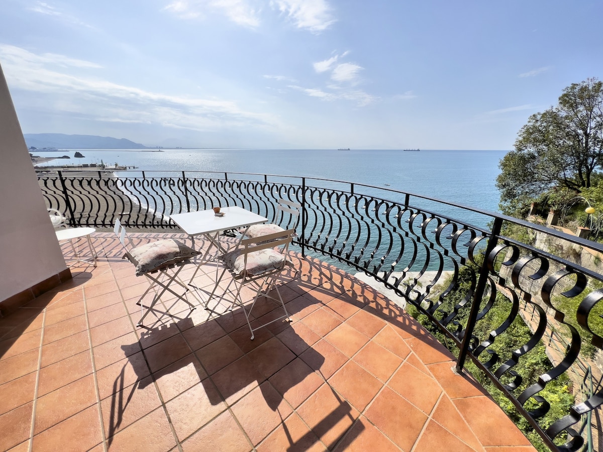 Due Relais - studio with seaview balcony, sleeps 3